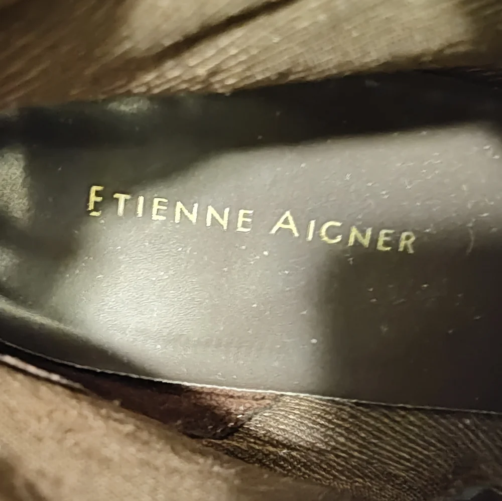 Women's Etienne Aigner brown ankle boots w/ side zippers and heels, 9.5M - Picture 7 of 8